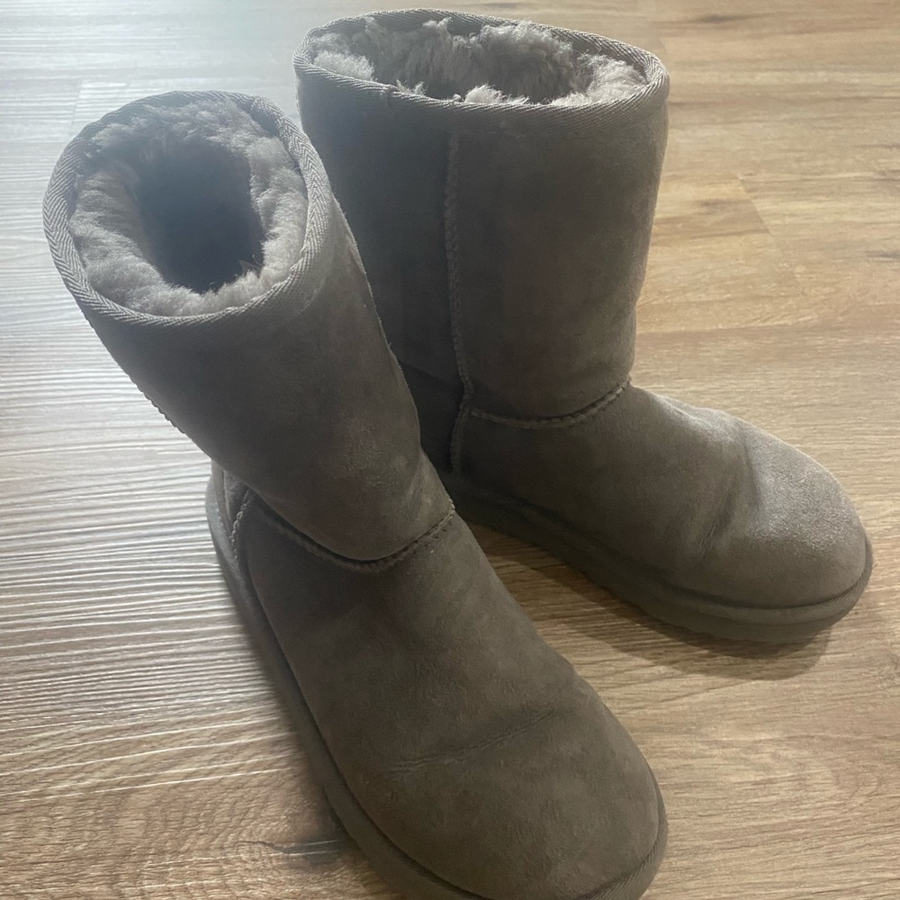 UGG Kids Classic II boot US4